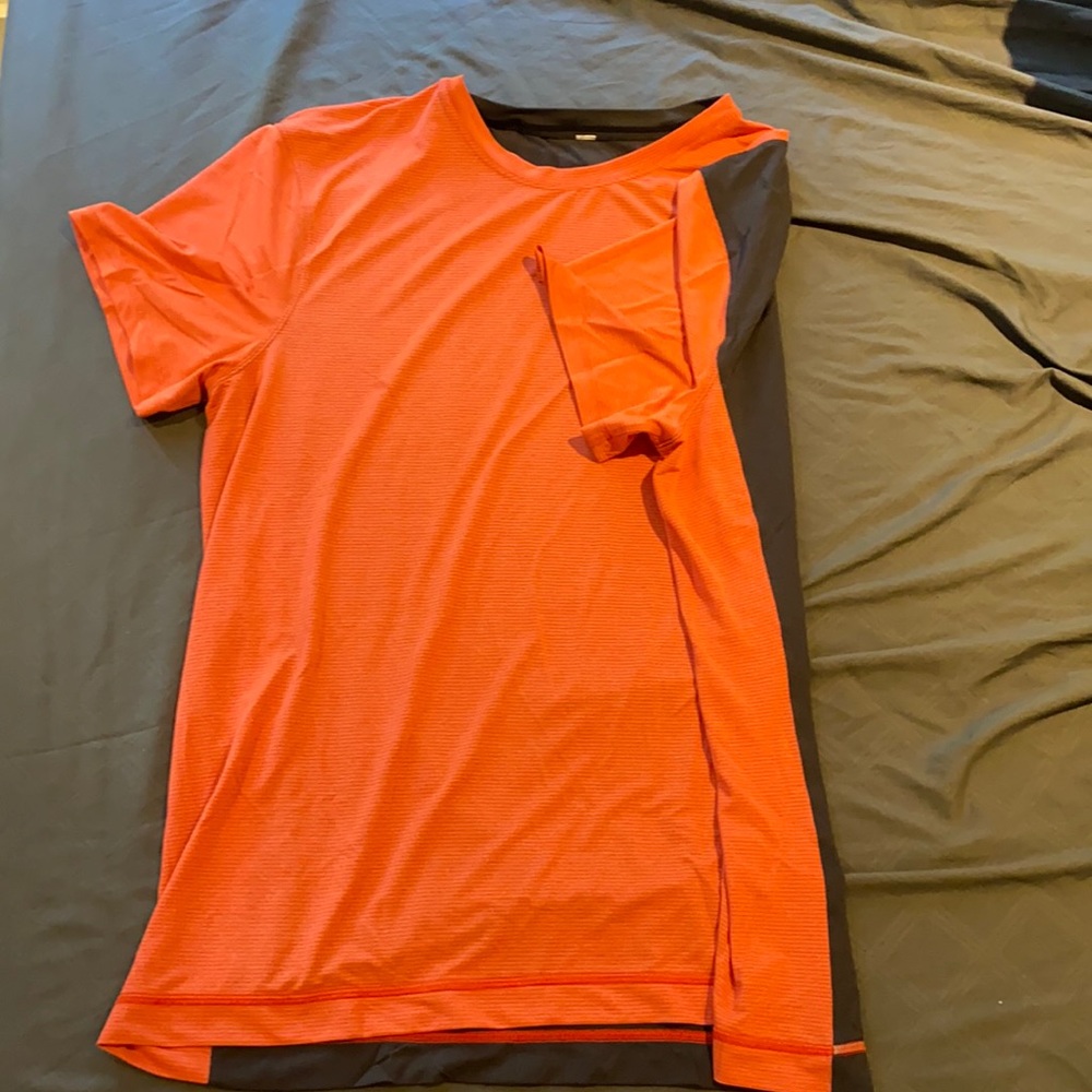Lululemon men’s athletic shirt Size Large
